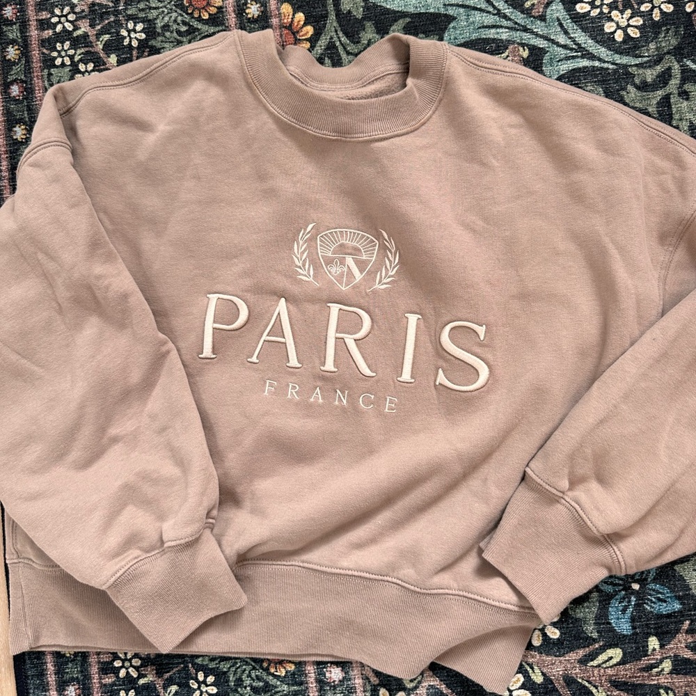 Abercrombie cropped embroidered sweater